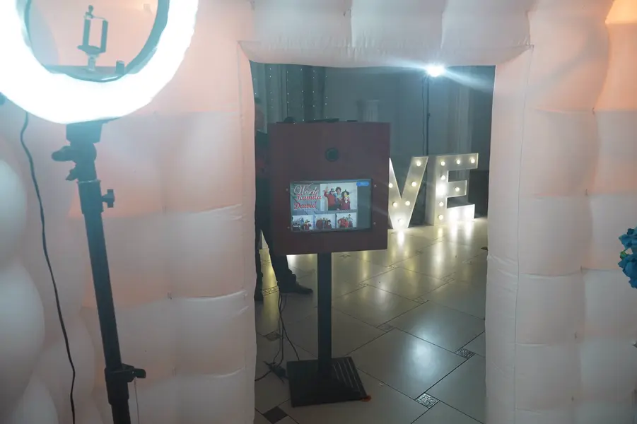 Fotobudka Klasyczna i Fotobudka 360 na Urodziny Wesele Firmówkę- Bolesławiec, Lubań, Legnica, Polkowice, Wałbrzych, Jawor, Lubin, Jelenia Góra, Zgorzelec, Złotoryja, Wrocław- Atrakcje Weselne