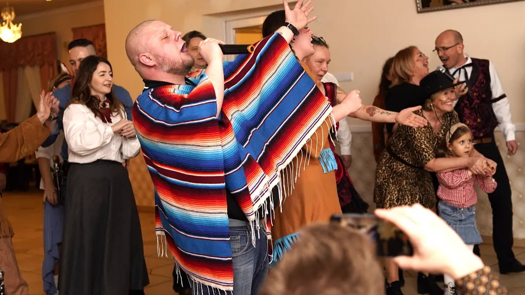 DJ na Wesele, Urodziny, Imprezę, Przyjęcie z karaoke i ekranem projekcyjnym- Bolesławiec, Lubań, Zgorzlec, Wrocław, WAŁBRZYCH, Legnica,  Lubin Dolnośląskie