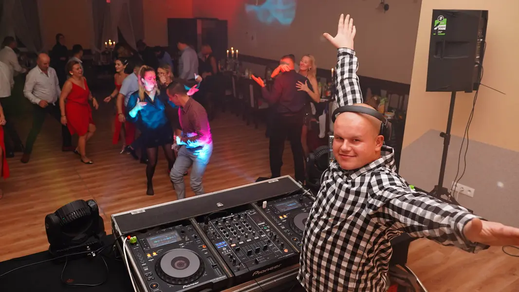 Dj Wodzirej na Wesele, Imprezę, Przyjęcie, Urodziny Dolnośląskie- Wrocław, Bolesławiec, Wałbrzych, Kłodzko, Leszno, Jelenia Góra, Złotoryja, Zgorzelec, Lubań, Gryfów (Najlepszy Dj w Regionie) 