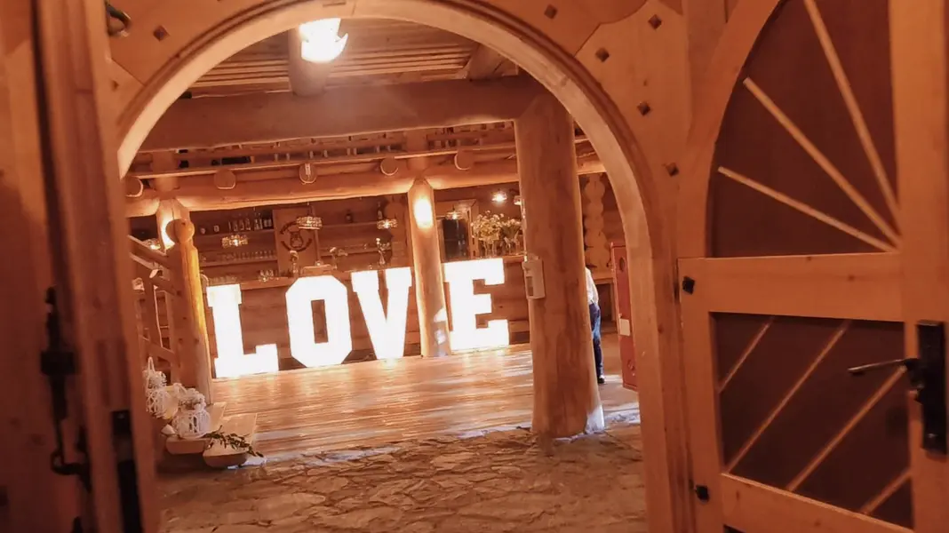 Napis Love DJ na Urodziny, Wesele Bolesławiec, Wrocław, Dolnośląskie, Lubań, Gryfów, Lubin, Polkowice, Złotoryja, Legnica, Wałbrzych, Kłodzko- Pakiet premium (djagencja.pl) 